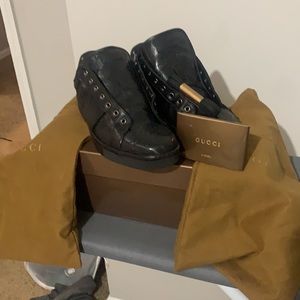 Gucci Low Top Imprime size 9 1/2 only worn 4 times